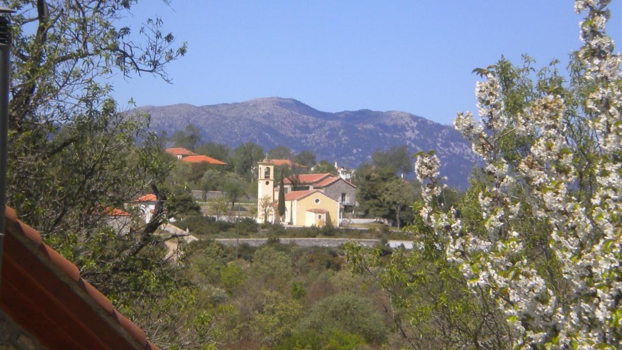 Stone House In A Quiet Landscape, Leonidion Villa Bagian luar foto