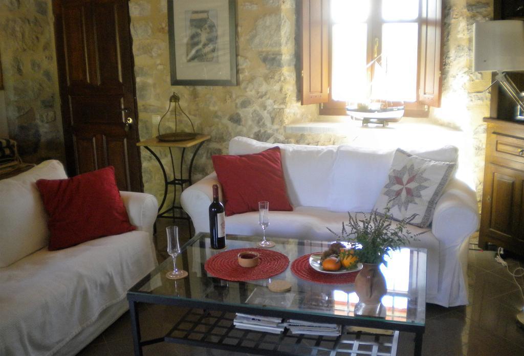 Stone House In A Quiet Landscape, Leonidion Villa Bagian luar foto