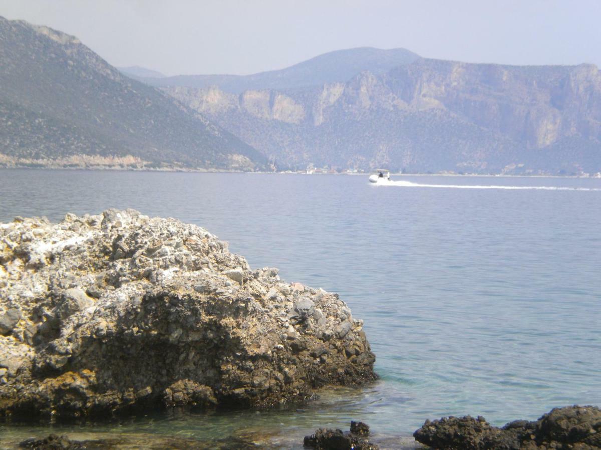 Stone House In A Quiet Landscape, Leonidion Villa Bagian luar foto