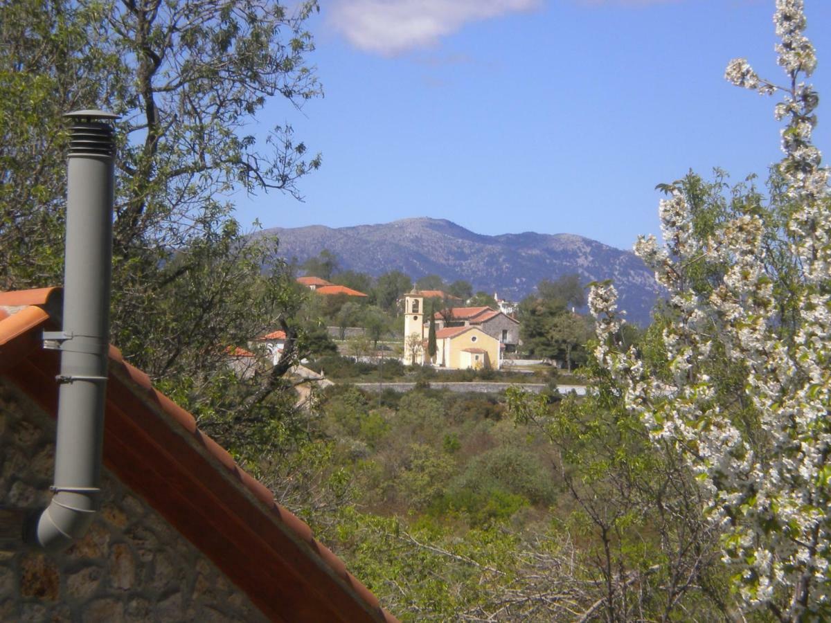 Stone House In A Quiet Landscape, Leonidion Villa Bagian luar foto