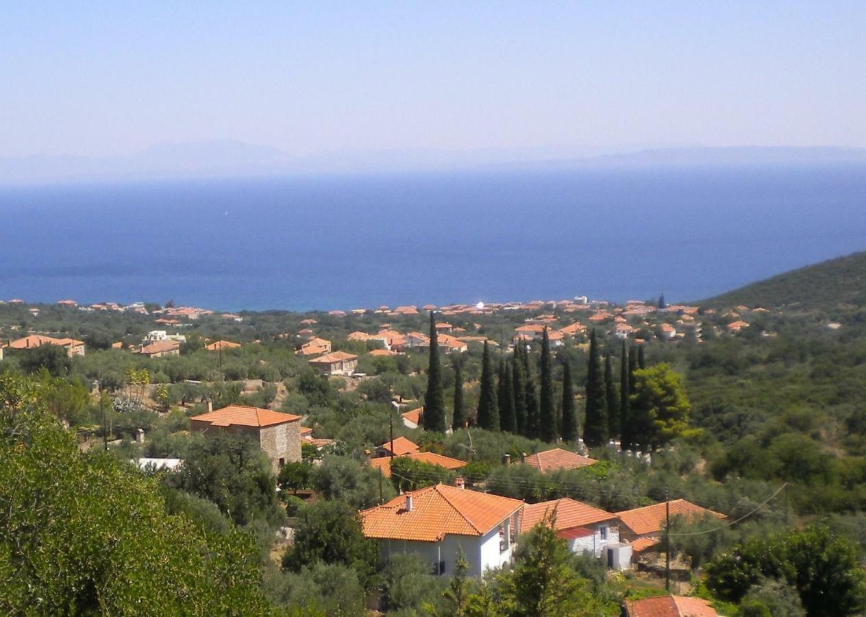Stone House In A Quiet Landscape, Leonidion Villa Bagian luar foto